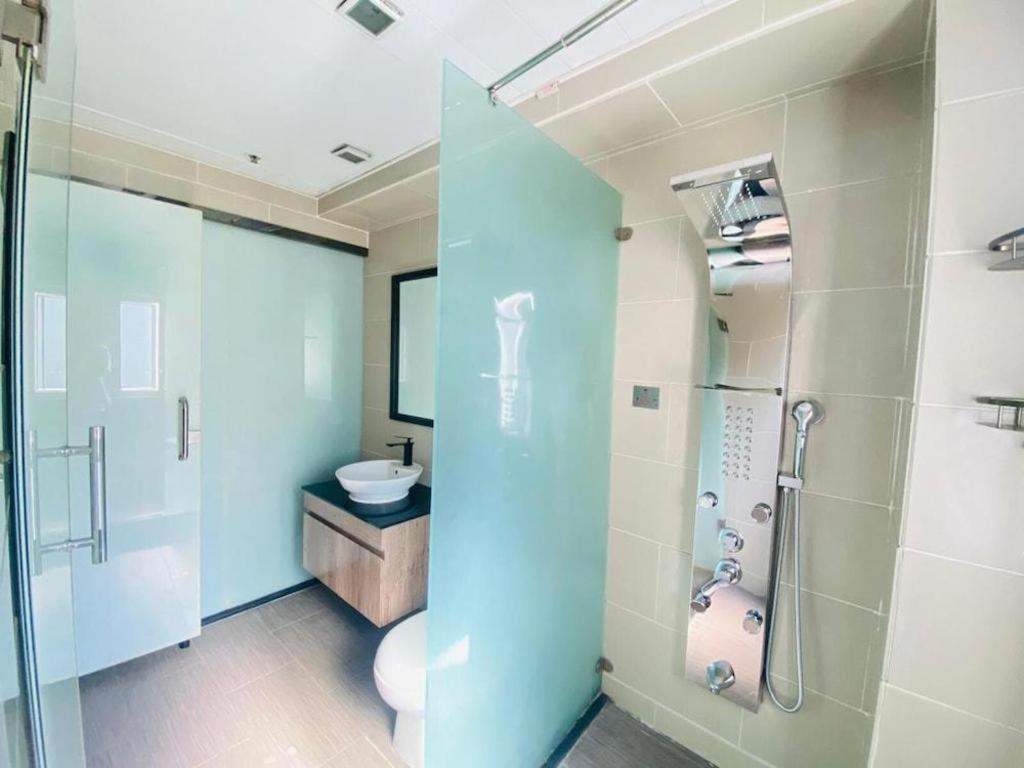 Sunny Day Hotel, Mong Kok Гонконг Экстерьер фото