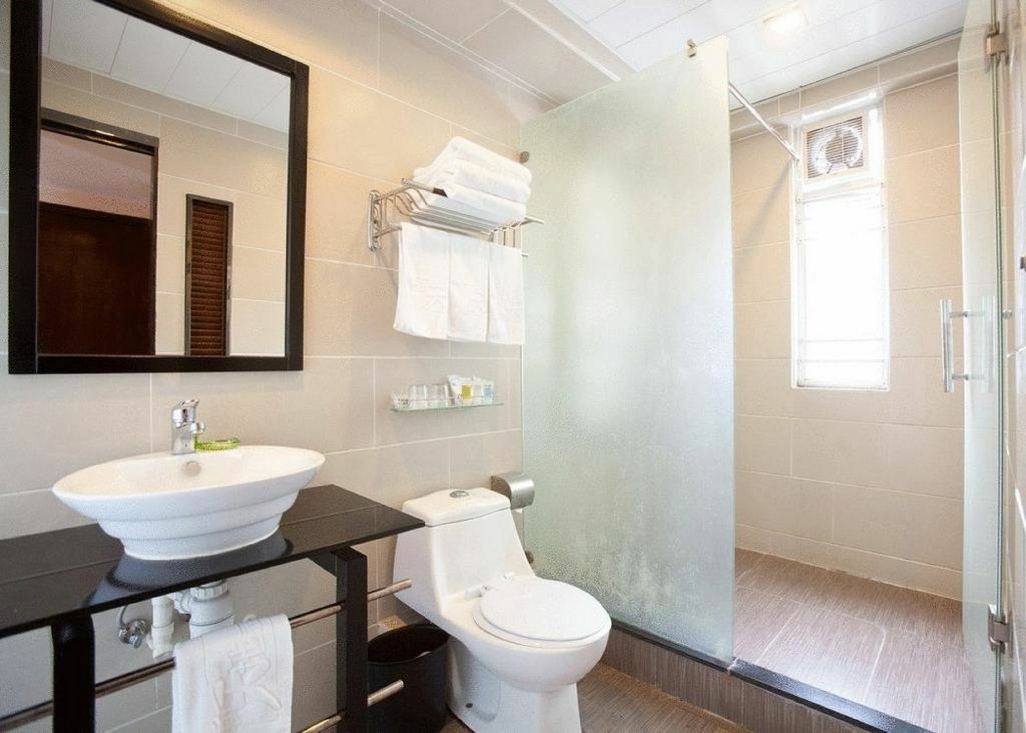 Sunny Day Hotel, Mong Kok Гонконг Экстерьер фото